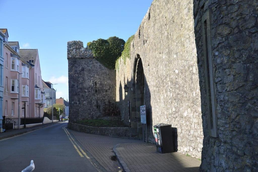 Modern Flat With Island Views In Heart Of Tenby Exterior foto